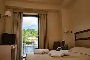 Hotel «Milomax», Мило