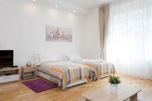 Charming and Bright Studio in Zagreb Center!, Загреб