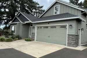 The Track House - 4BR Near UO, Autzen & Hayward, Peaceful & Spacious, Юджин