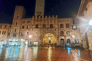 Charming San Gimignano Apartment With City Views, Сан-Джиминьяно