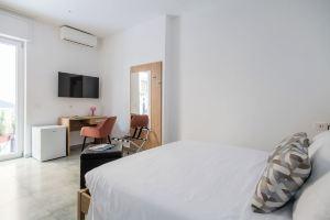 Salvator Rosa Rooms - Terrazza & Metro & Self Check IN, Неаполь