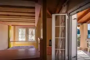 Xara Apartments, Сивота