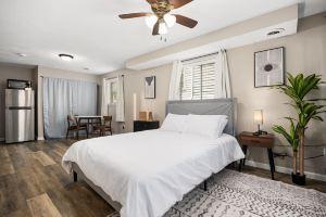 Stylish Studio Apartment with Modern Touches, Пеория