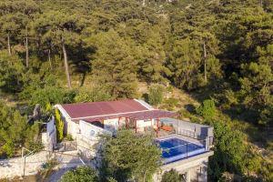 Sleek Villa with Pool Backyard Jacuzzi in Kas, Калкан