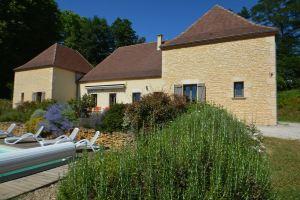Spacieuse et Confortable Villa Avec Piscine Privée à 10mn à Pied du Centre Ville, Сарла-ла-Канеда
