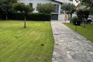 Downtown Toulouse house with pool, Тулуза