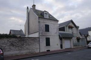 House in center of deauville near place Morny with garden and garage., Довиль