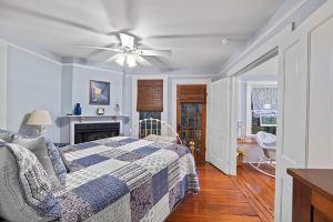 Cottage on Spring A! Best location in town! Entire top floor with two balconies!, Юрика-Спрингс