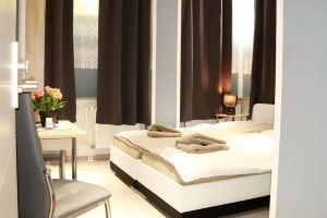 Amaya Motel, Берлин