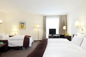 elaya hotel noerdlingen, Trademark by Wyndham, Нёрдлинген