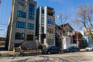 Luxury House in the heart of Old Town with Parking, Чикаго