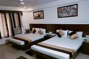 Hotel «Su Shree Continental 5 Minutes Walk From New Delhi Railway Station»