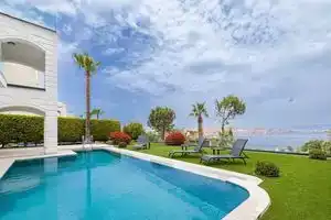 Stunning Villa with Private Pool and Luxuriest Views, Ялыкавак