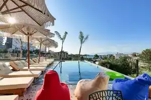 Sunlight Hotel, Ксамил