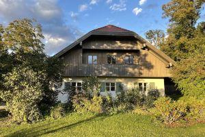 Beautiful vacation home in a large park with mountain views, Бад-Тёльц