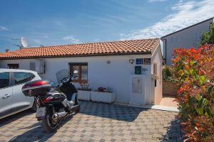Holiday Home in Medulin Near Beach, Медулин