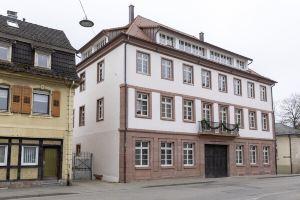 Palais Wunderlich, Лар
