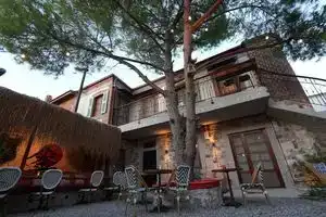 Chi House, Айвалык