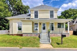 Bungalow in the heart of Greensboro, close to Downtown, restaurants and shops, Гринсборо