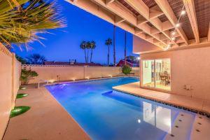 Luxurious Lap Pool and Spa Amenities - Stunning Desert Oasis Retreat, Лас-Вегас