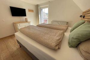 Raft home | forest view | child and pet friendly!, Байрсброн