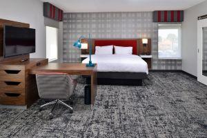 Hampton Inn & Suites Greensboro Downtown, Гринсборо