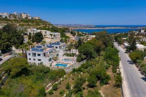 Villa Hibiscus 3 Bedroom Villa with Private Pool, Мелиха