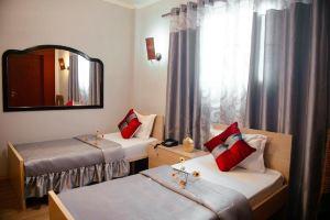 Eagle Hotel, Тирана