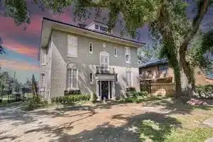 Margaret Manor on Park Ave, Лейк-Чарльз