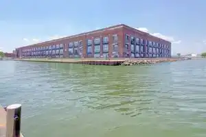 Sparkling clean, family friendly condo right on the water! Cedar Point View!, Сандаскай