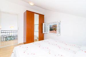 Cozy Duplex Apartment A2, in a Stone Built House, Sunset Beach Near Dubrovnik, Дубровник
