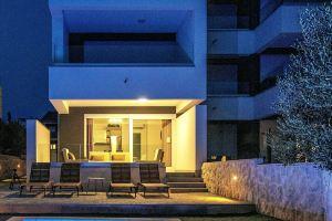 Imperial Apartment with Private Pool, Новаля