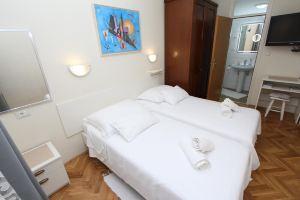 Room Roma, Ровинь