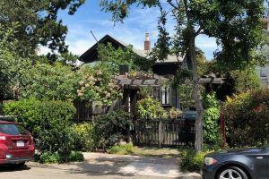 Beautiful and Lush Hidden Wisteria Getaway, Окленд