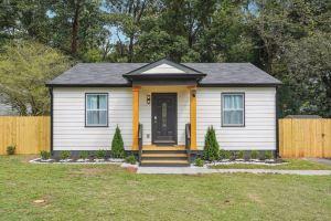 Modern Cozy 2BR Near ATL Airport, Атланта