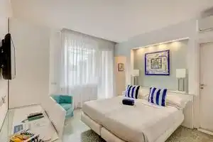 Sorrento Apartments, Сорренто