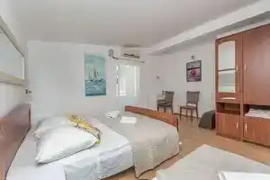 Apartment Goge, Омис