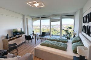 ☆Bright apartment☆Wide view☆12th floor☆Netflix☆Center☆, Аугсбург