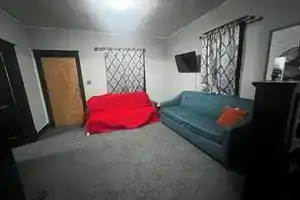Cozy 2-bedroom apartment in charming Fargo with AC, WiFi, Фарго