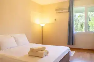 Lovely Flat Near Public Transportation in Izmir, Измир