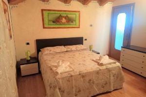 Marone Apartment with Pool, Мароне