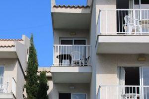 Apartamentos Llevant, Порт-де-Полленка