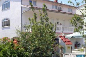 Lovely Marjetka Apartment, Раб