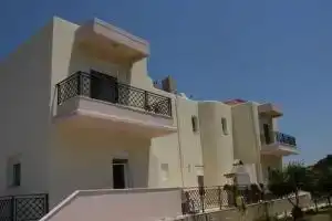 Paleos Villa & Studios, Лалисос