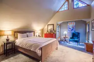 Private Hot Tub and Community Pool - Charming Cabin Retreat, Санривер