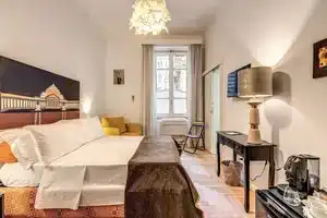 La Corte di Partenope, Неаполь