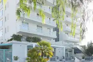 Hotel «Excelsior», Васто