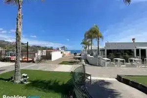 Accogliente e Moderno Bivani a 2 Minuti a Piedi Dalla Spiaggia-Centro Con Parcheggio Riservato, Джиардини-Наксос