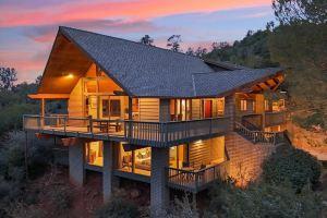 Luxury Cabin on the Creek with Red Rocks View, Седона