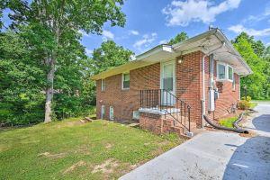 Greensboro Home < 4 Mi to Downtown!, Гринсборо